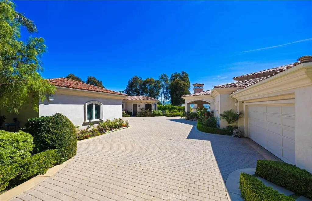 2 garages