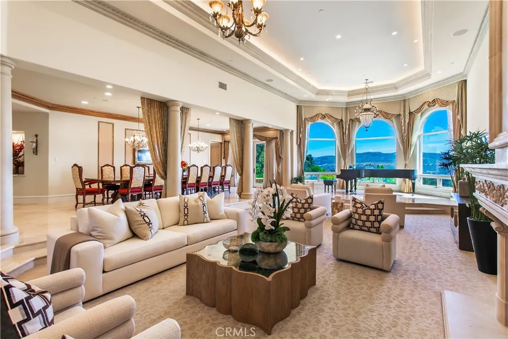 Grand Living room