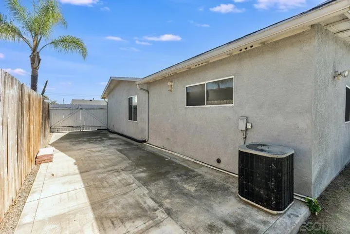 Room to park a long RV possibly up 28 fee, with sewer hook up and Electrical plug