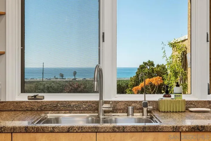 849 N Rios Ave, Solana Beach, California 92075