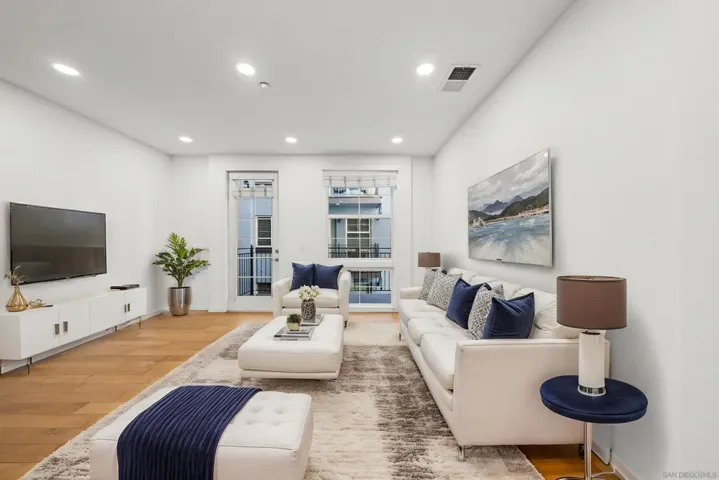 https://zimg.paragon.ice.com/ParagonImages/Property/PA/SDMLS/260003791/8/533/400/5769a8f983e444bdfa8ac05accb80ade/3/b2e72294d6e8a7429f4e2c73c4767514/260003791-fa5bc594-c43d-4f39-ad2f-3fa4383ff833.JPG