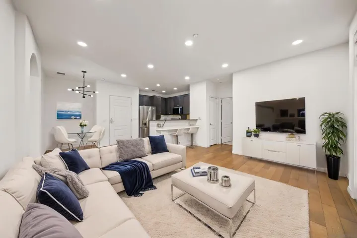 https://zimg.paragon.ice.com/ParagonImages/Property/PA/SDMLS/260003791/1/533/400/e1cec0e09c1920ad21225e44d2b44bd9/3/b2e72294d6e8a7429f4e2c73c4767514/260003791-b63de3a6-b220-46f5-8223-753f2fcbdc96.JPG