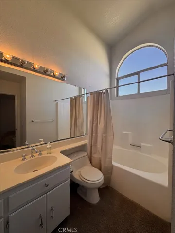 Main bedroom bathroom.