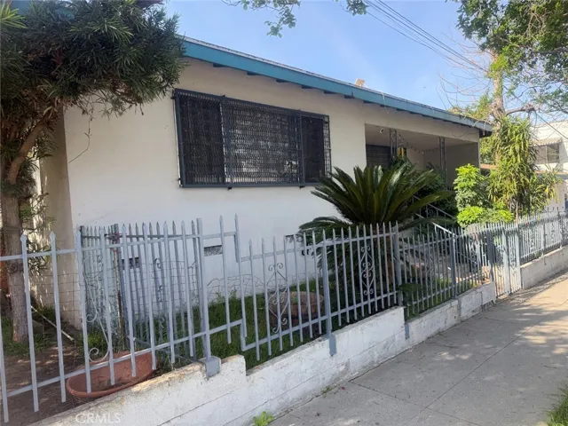 W Ave 32 side