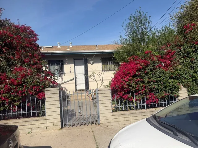 Verdugo Pl Side entrance
