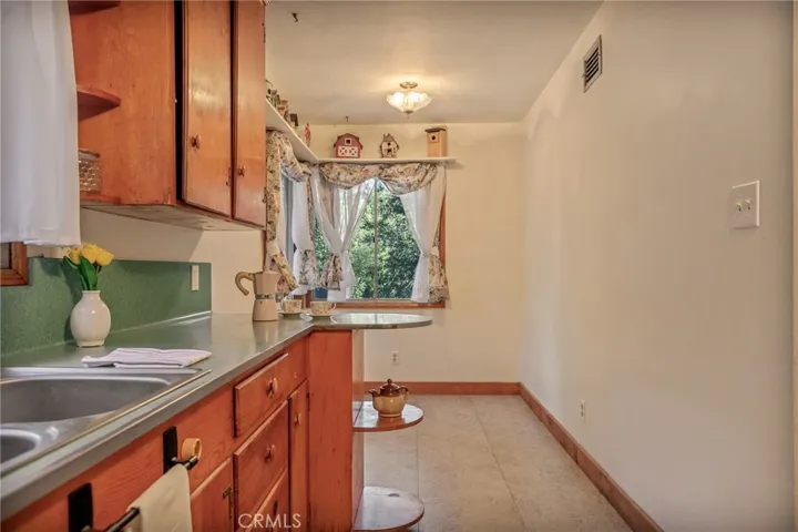 720 Rocky, Crestline, California 92325