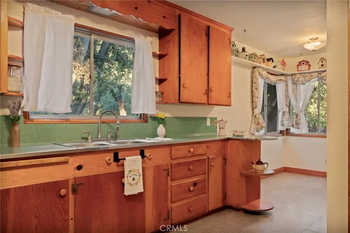 720 Rocky, Crestline, California 92325