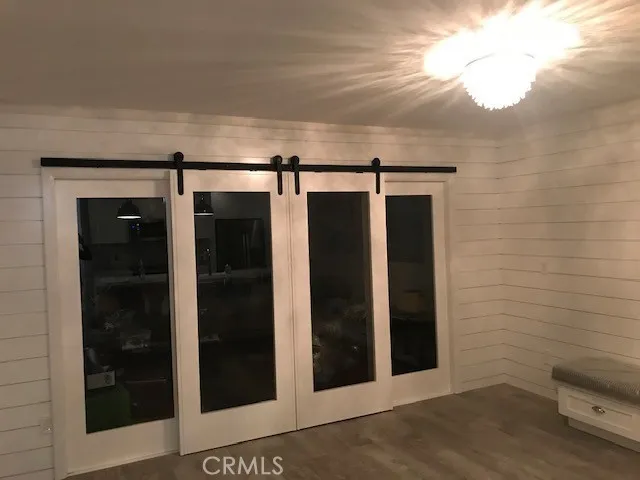 Soft close barn doors