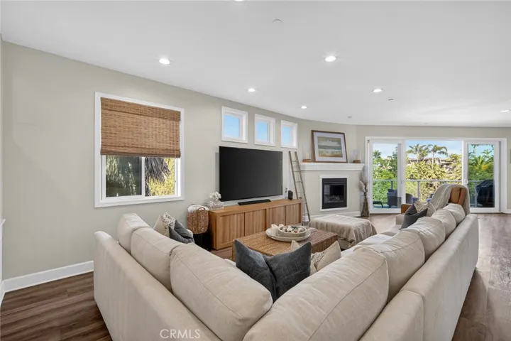 214 Avenida Montalvo 2, San Clemente, California 92672