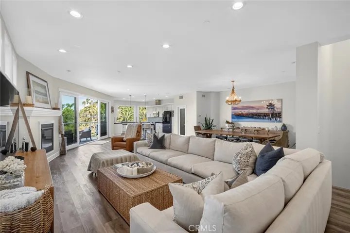 214 Avenida Montalvo 2, San Clemente, California 92672