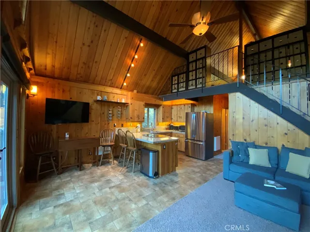 Kitchen / Dinning