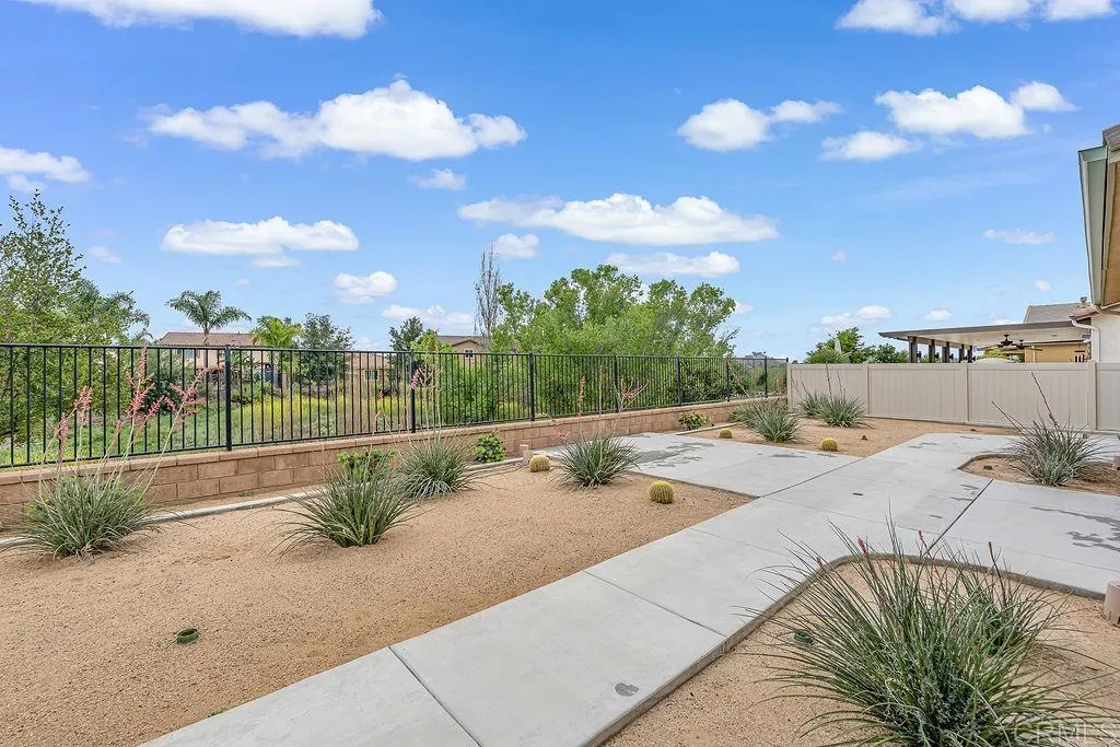 No Neighbors in the back - Open Green Belt