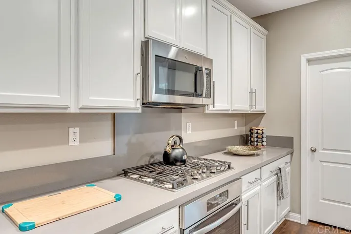 Microwave, Stove, Oven