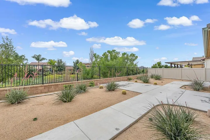No Neighbors in the back - Open Green Belt