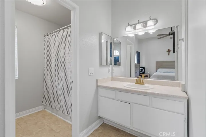 Master Bedroom Bathroom