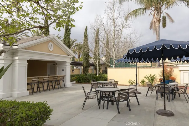Clubhouse Outdoor Space with Outdoor Kitchen