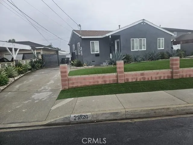 Drive way for the front house