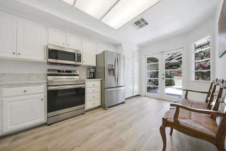Kitchen w View to Courtyard