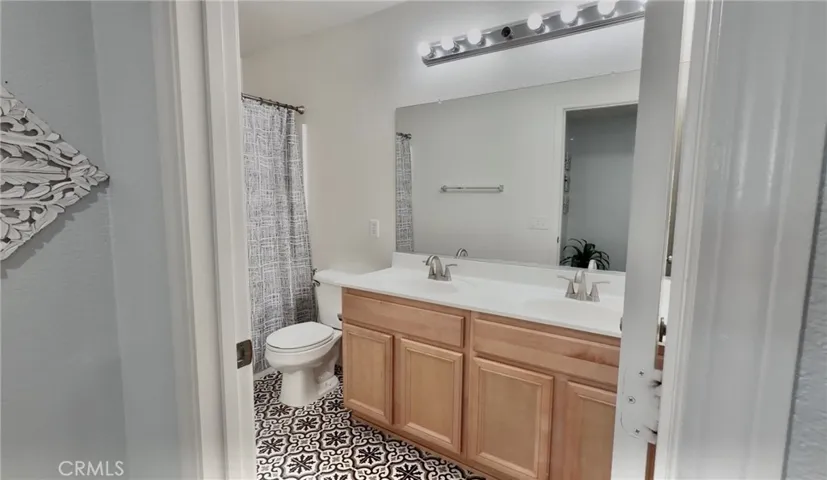 2nd floor shared bathroom