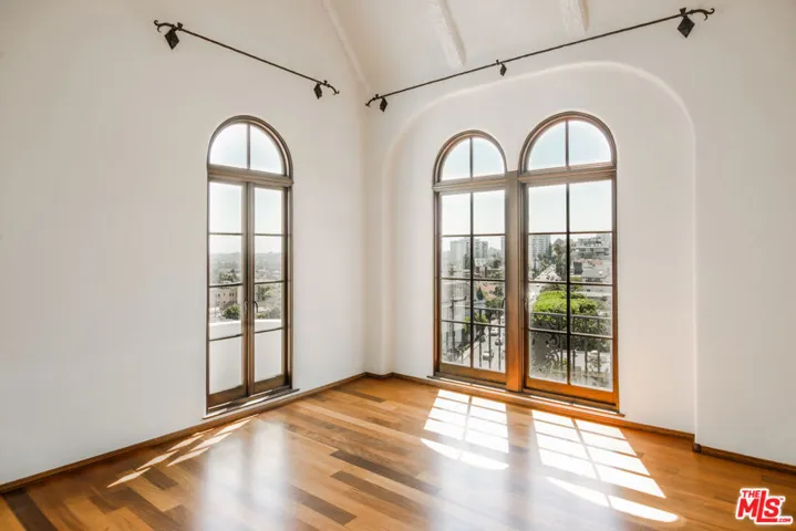 1302 N Sweetzer Avenue 2, West Hollywood, California 90069