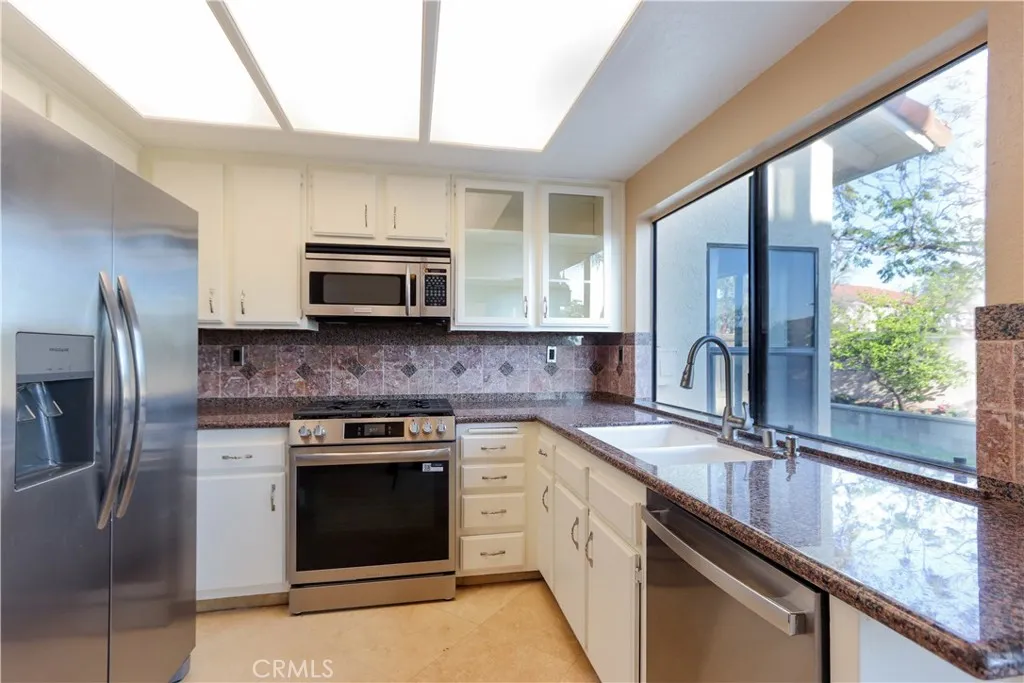 Light and Bright Kitchen