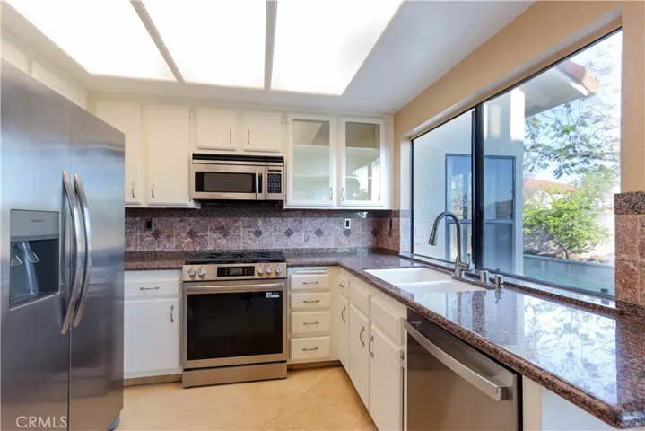 Light and Bright Kitchen