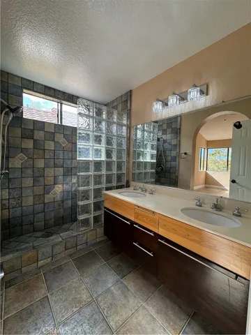 Master suite bathroom
