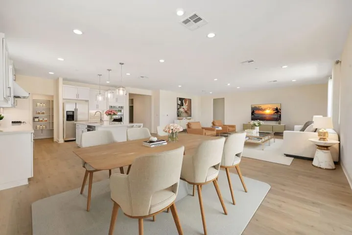 70-web-or-mls-Dining room _living room(