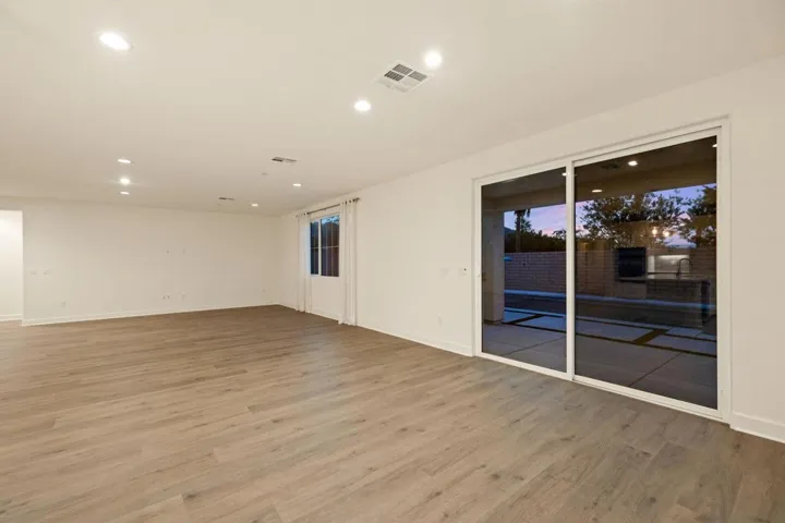 130-web-or-mls-8M4A1212