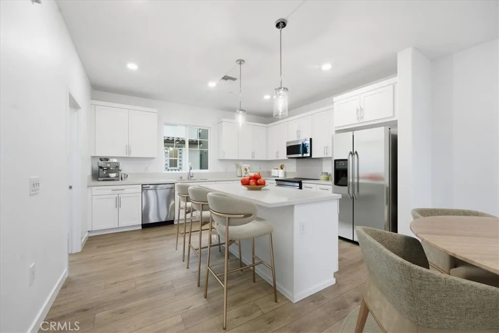 Large Gourmet Kitchen PHOTOS ARE OF MODEL MATCH AND HAVE BEEN VIRTUALLY STAGED - EXTERIOR AND INTERIOR FINISHES MAY VARY