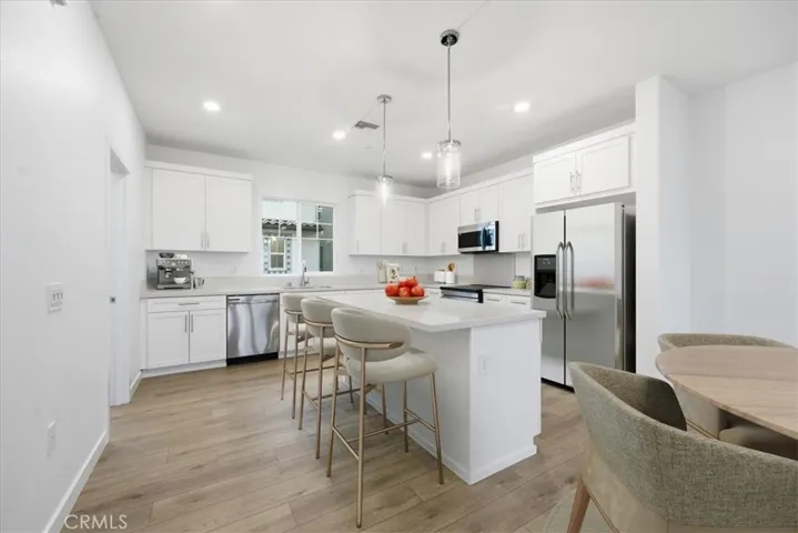 Large Gourmet Kitchen PHOTOS ARE OF MODEL MATCH AND HAVE BEEN VIRTUALLY STAGED - EXTERIOR AND INTERIOR FINISHES MAY VARY