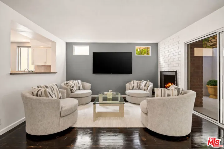 9827 Yoakum Drive, Beverly Hills, California 90210