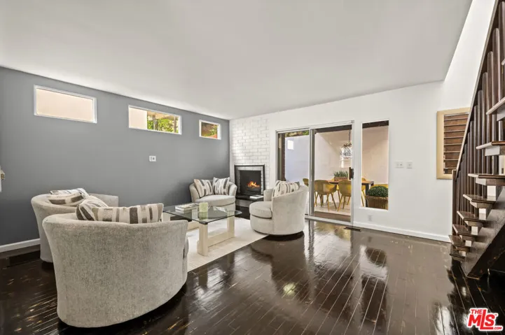 9827 Yoakum Drive, Beverly Hills, California 90210