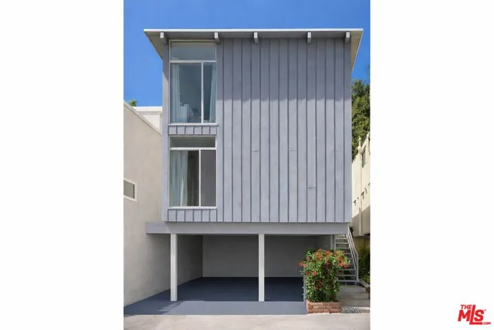 9827 Yoakum Drive, Beverly Hills, California 90210