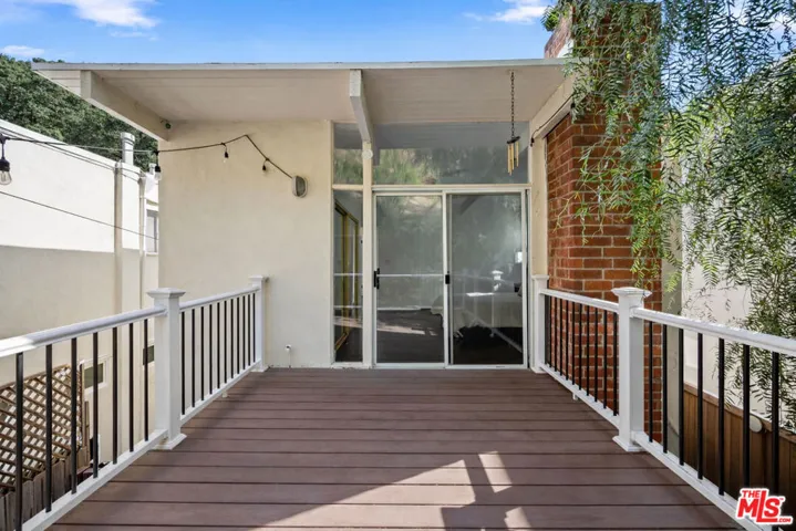 9827 Yoakum Drive, Beverly Hills, California 90210