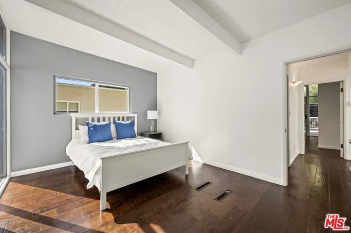 9827 Yoakum Drive, Beverly Hills, California 90210