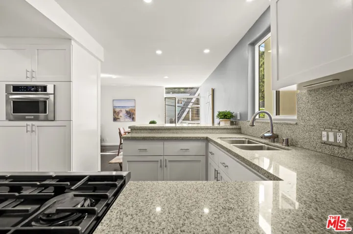 9827 Yoakum Drive, Beverly Hills, California 90210
