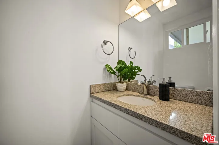9827 Yoakum Drive, Beverly Hills, California 90210