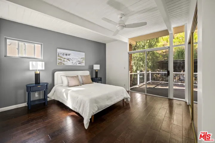9827 Yoakum Drive, Beverly Hills, California 90210