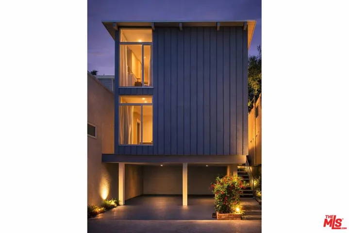 9827 Yoakum Drive, Beverly Hills, California 90210