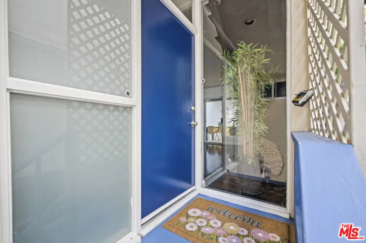 9827 Yoakum Drive, Beverly Hills, California 90210