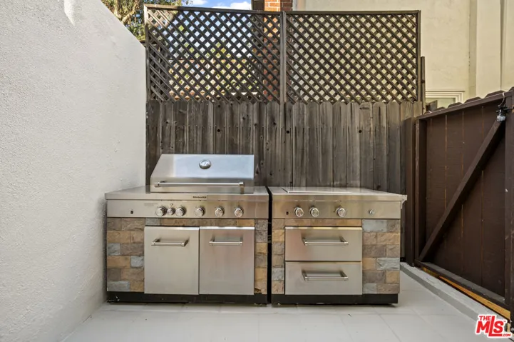 9827 Yoakum Drive, Beverly Hills, California 90210