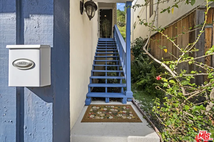 9827 Yoakum Drive, Beverly Hills, California 90210