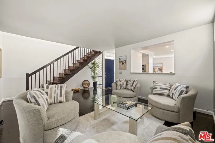 9827 Yoakum Drive, Beverly Hills, California 90210
