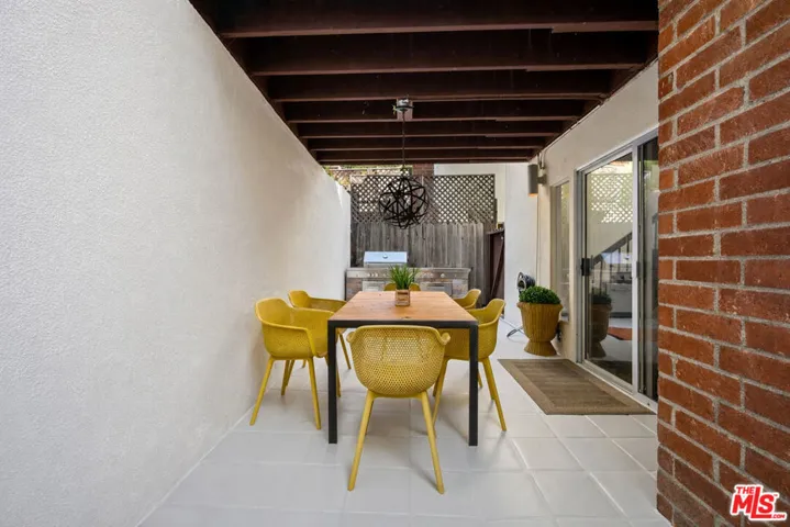 9827 Yoakum Drive, Beverly Hills, California 90210