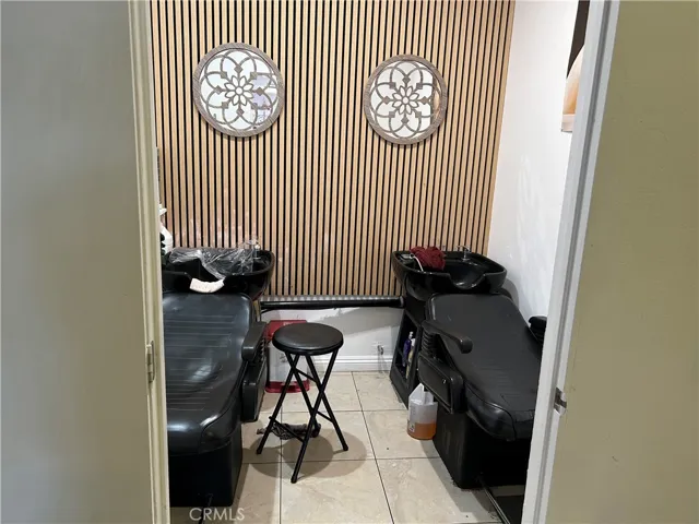 saloon 3