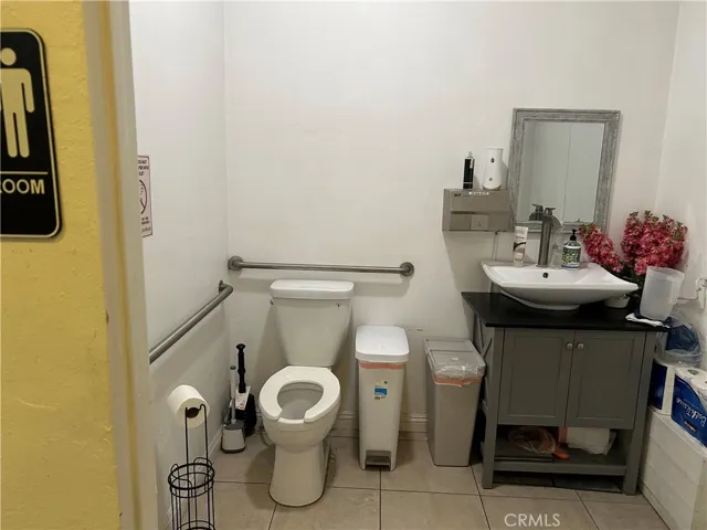 saloon 4