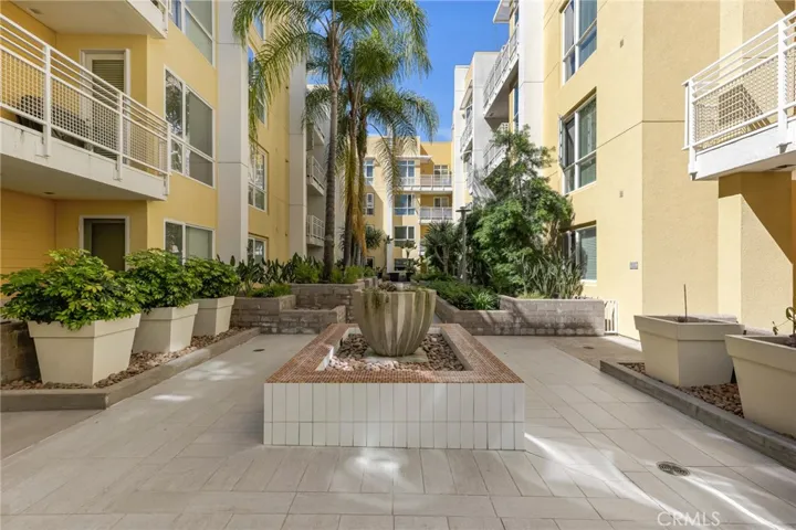 21301 Erwin Street 402, Woodland Hills, California 91367