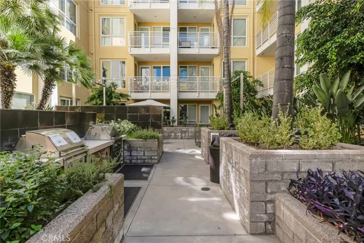 21301 Erwin Street 402, Woodland Hills, California 91367