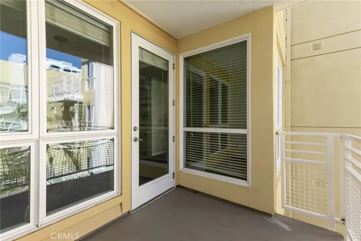 21301 Erwin Street 402, Woodland Hills, California 91367